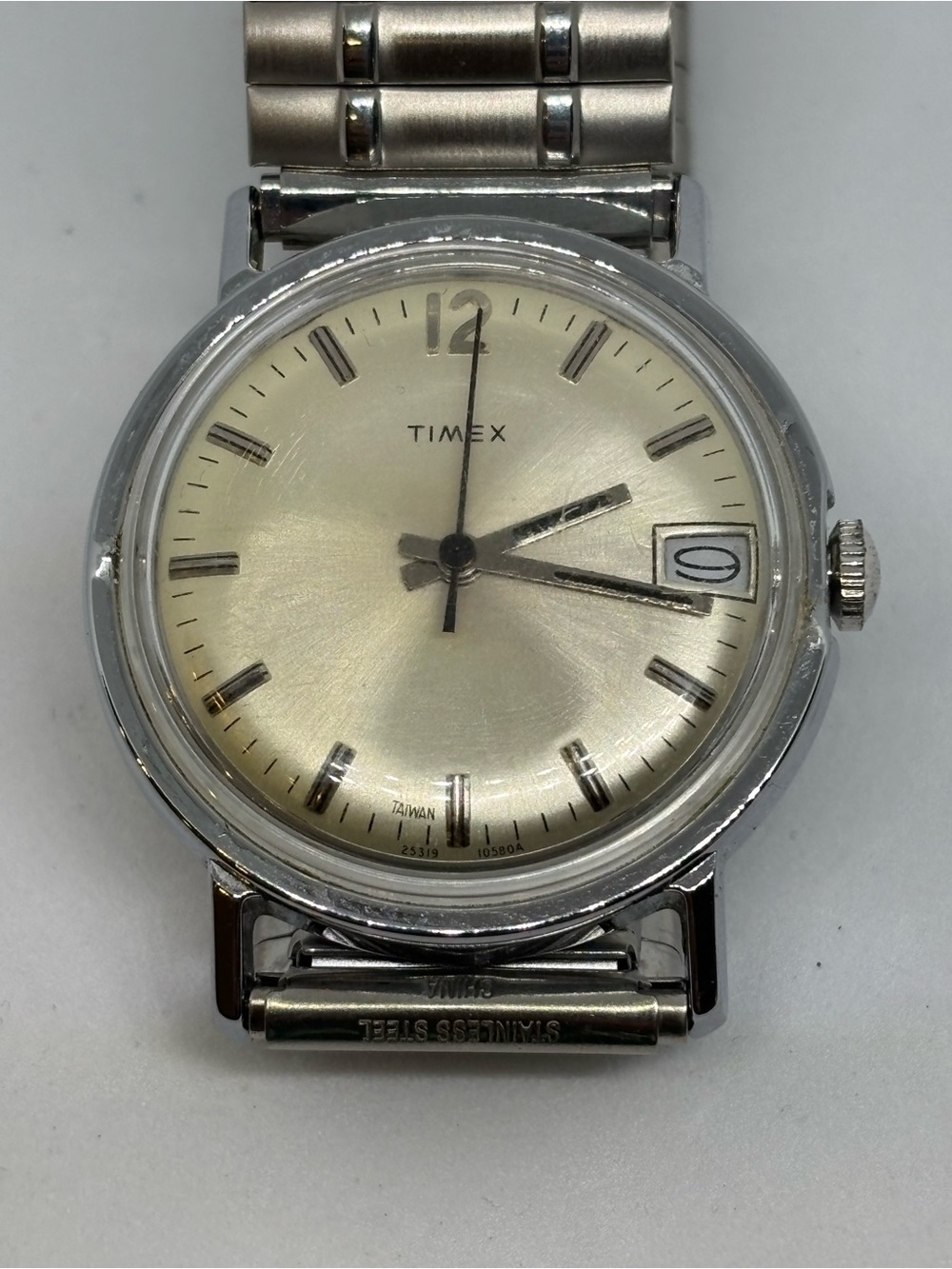 Timex 25319 10580A Wind Date Watch.